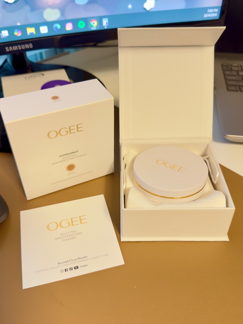 OGEE Sculpted Skin Perfecting Powder – Sienna (Medium)